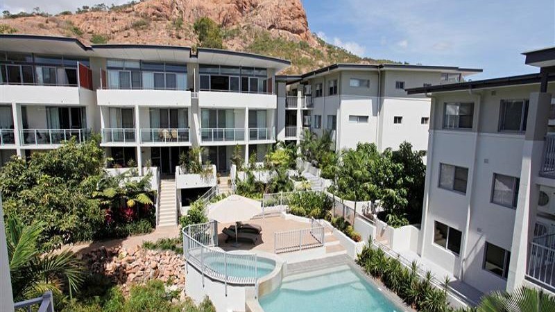 1a-PHOTO-1-7 Gregory-Complex Pool & Castle Hill Views (Element on Gregory) (Low-Res, 2021)